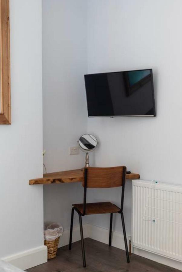 Beautiful Two Bed Mumbles Flat - With Parking Space Esterno foto