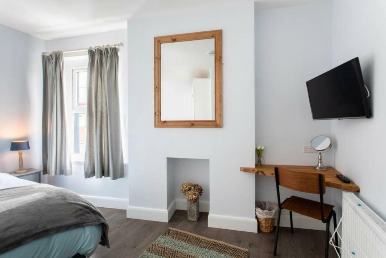 Beautiful Two Bed Mumbles Flat - With Parking Space Esterno foto
