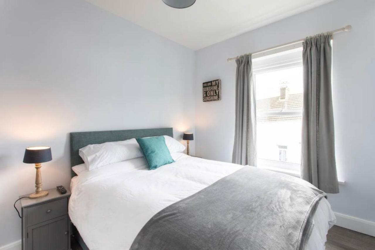 Beautiful Two Bed Mumbles Flat - With Parking Space Esterno foto